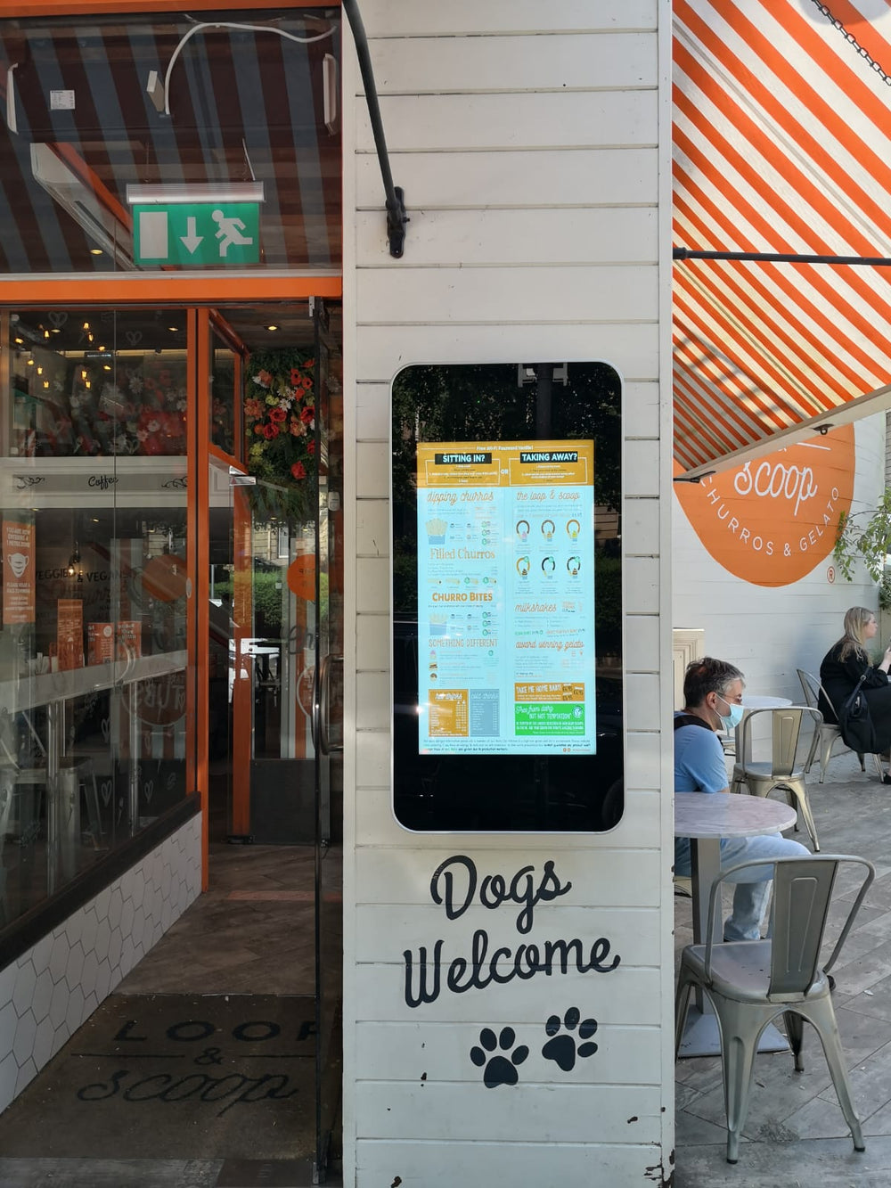 LCD OUTDOOR SCREEN ADD VISION
